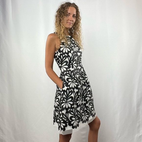 Aidan Mattox Sleeveless Floral Fit and Flare Dress in Black White Size 0‎ - Picture 9 of 9